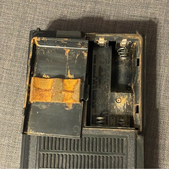 Vintage GE Cassette Tape Player Recorder Model 3-5105 NON WORKING No Power Cord - Picture 6 of 7